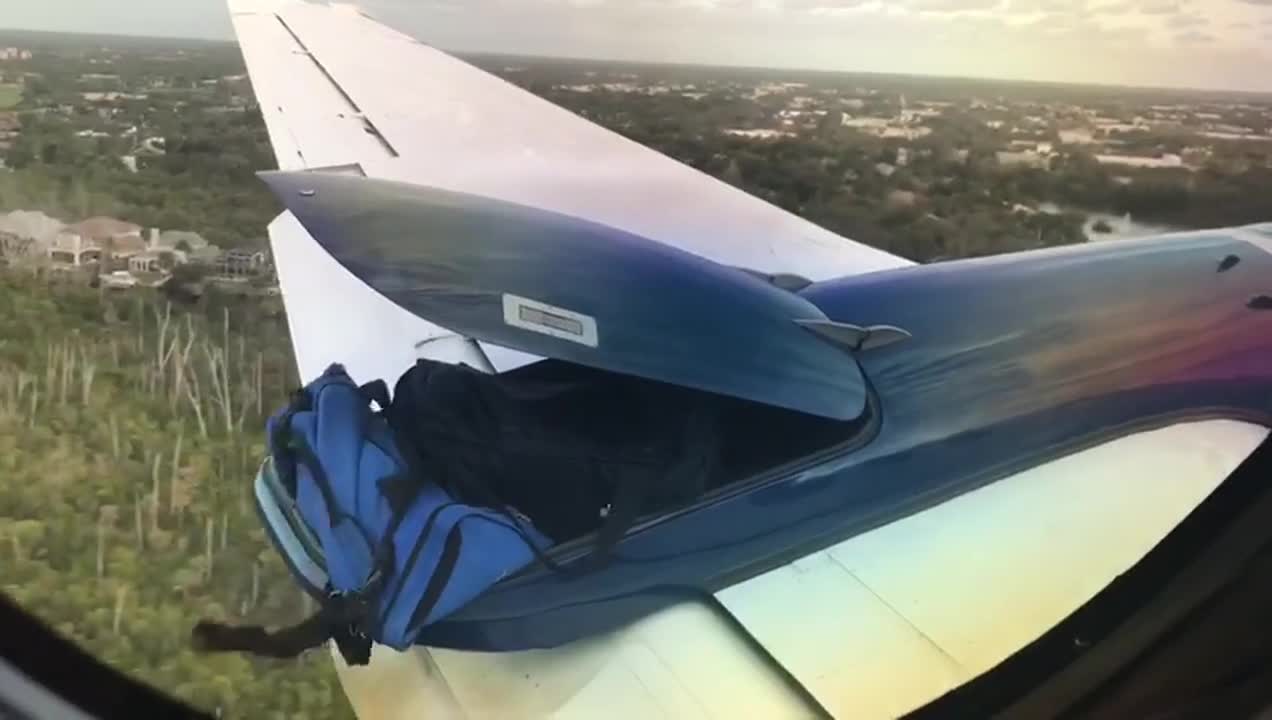 Open Luggage Compartment Forces Plane to Land Early