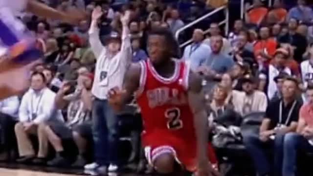 Nate Robinson sneaking UNDER defenders