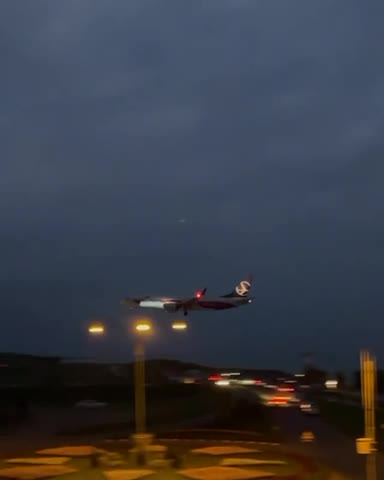 Today, in front of my house, I shoot you a video again at night