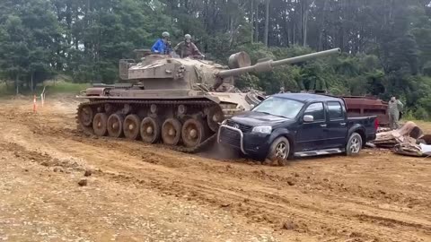 Tank/Toyota 😳