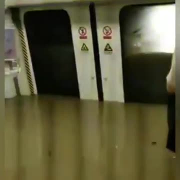 Chinese Subway experiences massive flooding