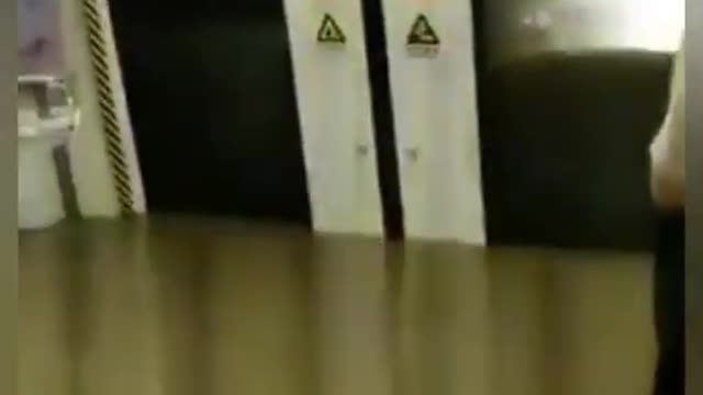 Chinese Subway experiences massive flooding