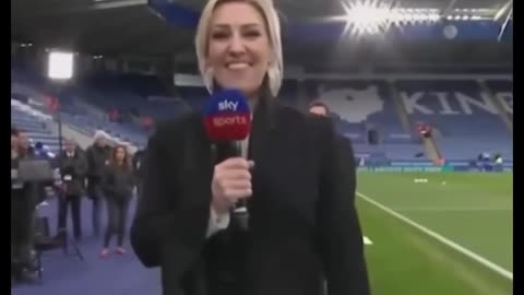 Kelly waited for her moment of get back