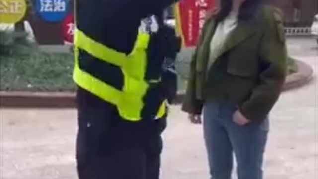 20220405 完全騙人的社會,諷刺的花圃標語!