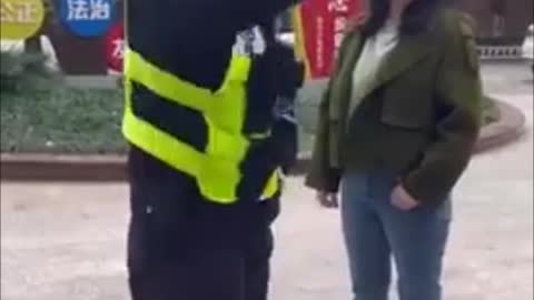 20220405 完全騙人的社會，諷刺的花圃標語！