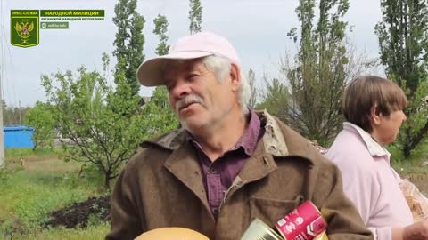 Ruská armáda rozdává humanitární pomoc v Rubižném