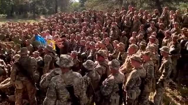 Ukraine before the offensive sing the anthem of Ukraine!