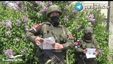 Ruské děti píší ruským vojákům na ukrajinskou frontu