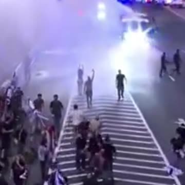 "Thousands Protest in Israel: Calls for Netanyahu's Resignation and Hamas Hostage Release"