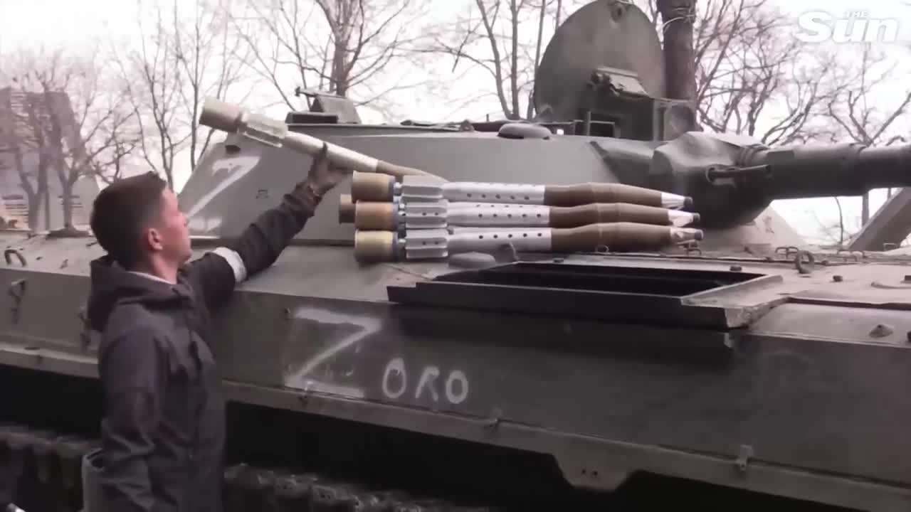 Russian troops in 'Z tanks' move in on last remaining district in besieged Mariupol