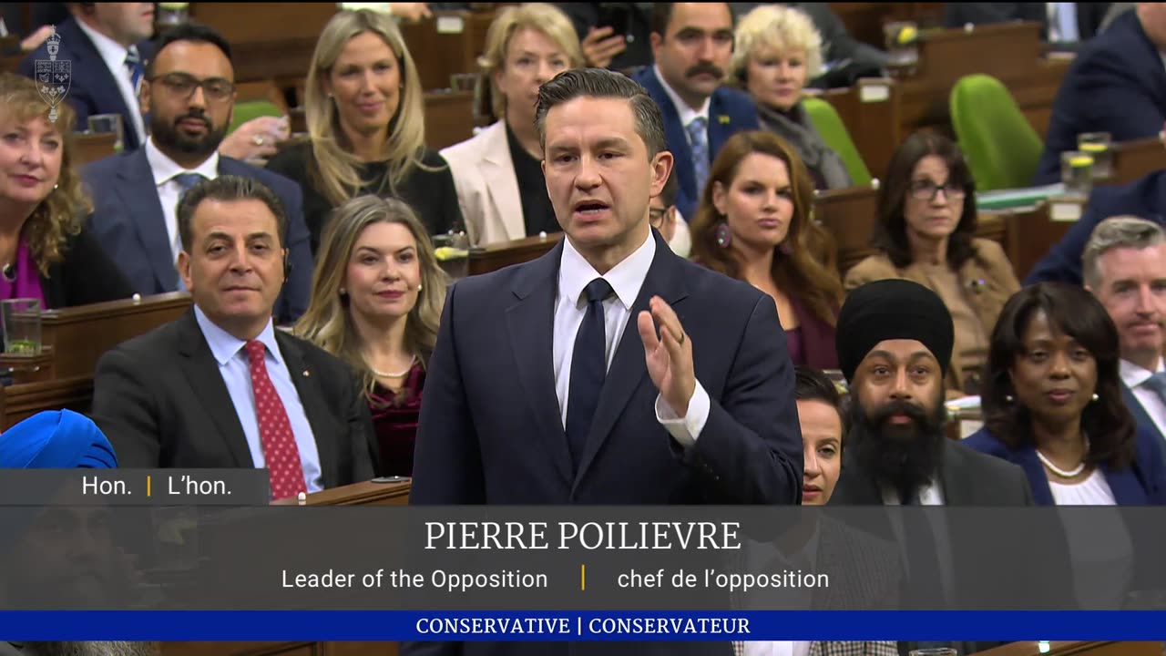 WATCH: Trudeau, Poilievre spar over who 'muzzles caucus members'