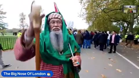 The Big Nose 🧙♂️ A humble sage at Speakers Corner!🥸