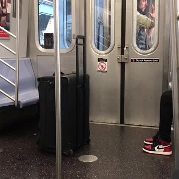 Man does tai chi in between subway cars