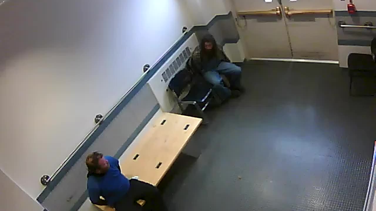 1657HQOB02PrisonerProcessingLobby_2021-01-06_15h00min00s680ms.mp4