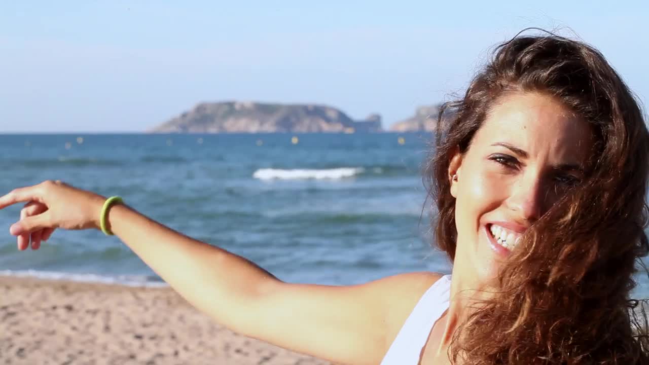 Portrait of a happy woman on a sunny beach