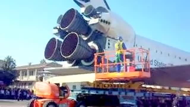 SPACE SHUTTLE ENDEAVOR on it's way to the Museum