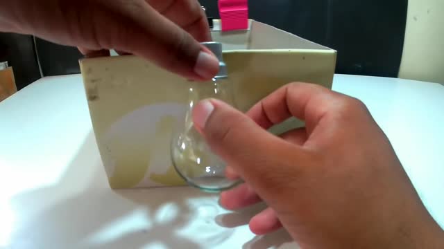 How to Make Smartphone Projector Without Magnifying Glass, Using Bulb, Shoebox