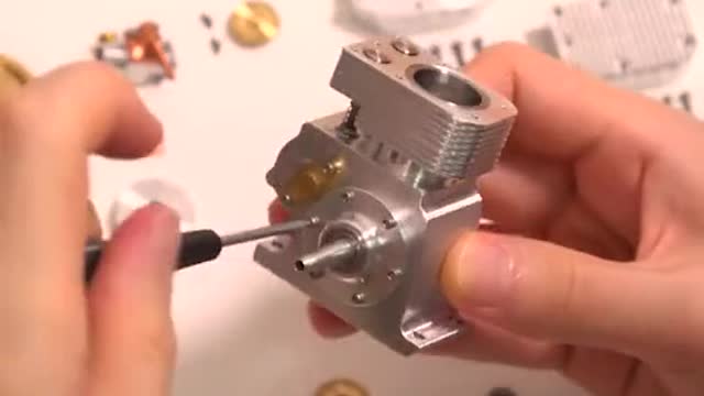 Car repairers diy to make precise small machines.