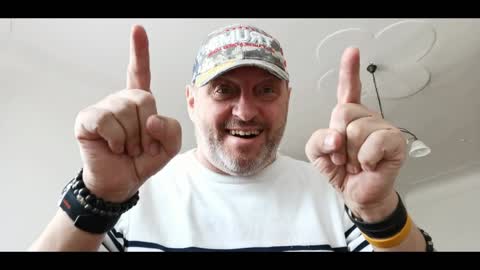 "Pfizer ? - SRAČKA ! Vůbec nechápu, kdo to střílí do dětí ?!"