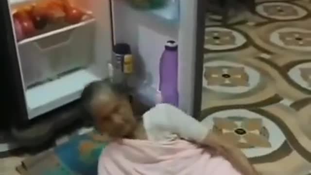 🥶🥶Refrigerator turns into Air-condition with This Old Woman🤣🤣🤣