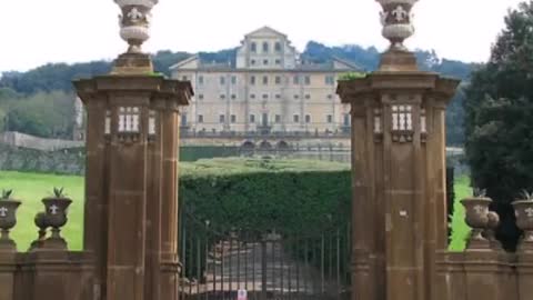 Aldobrandini(villa Aldobrandini a Frascati(Roma) in foto,che assalteremo a questo punto) & Rothschild noti satanisti con narrazione che spiega le influenze dei sistemi di credenze (occulto,paganesimo,misticismo) dell'ideologia sionazista