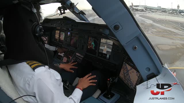 ETIHAD AIRBUS A380 Takeoff Abu Dhabi Flight Deck GoPro View