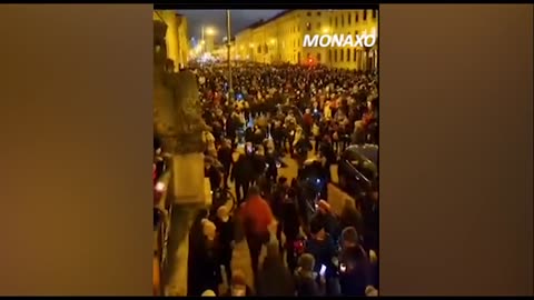 ΕΠΙΤΕΛΟΥΣ ΒΓΗΚΕ Ο ΚΟΣΜΟΣ ΚΑΤΑ ΧΙΛΙΑΔΕΣ ΣΤΟ ΔΡΟΜΟ ΓΙΑ ΤΑ ΑΥΤΑΡΧΙΚΑ ΜΕΤΡΑ ΛΟΓΩ ΠΑΝΔΗΜΙΑΣ ...