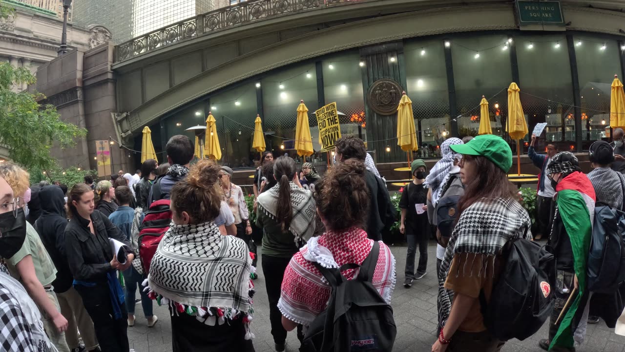 "Students for Palestine" in New York City protest against zionist Netanyahu.