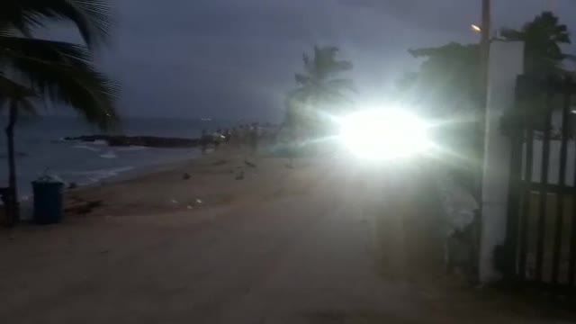 Carro en la playa de San Antero