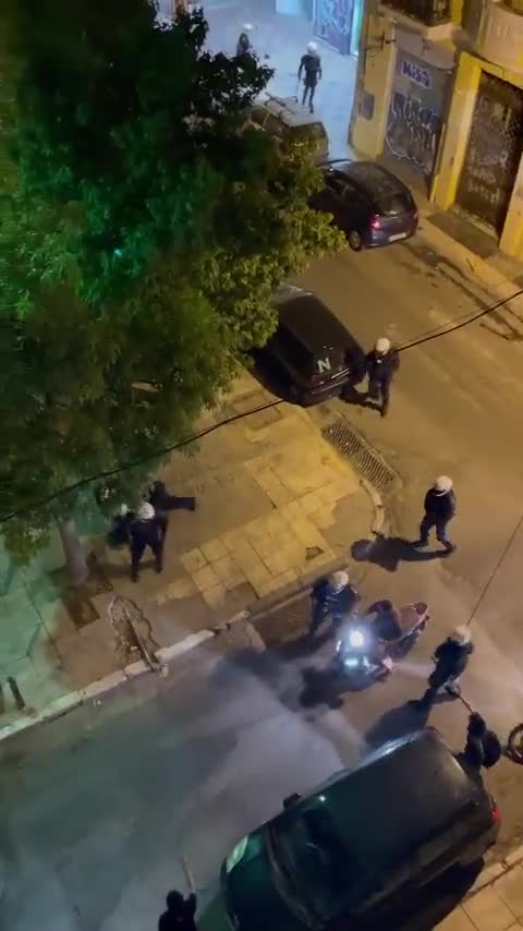 Μπενάκη και Αραχώβης 21:45