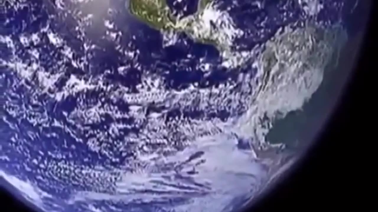 'Holy cow' Photos Of Earth Explained 🎥🌎 by JUSTIN HARVEY Houston we have a problem 👨‍🚀 #Viral