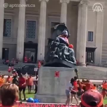 CÁC BỨC TƯỢNG CỦA NỮ HOÀNG VICTORIA VÀ NỮ HOÀNG ELIZABETH II ĐÃ BỊ LẬT ĐỔ, HẠ BỆ 🇺🇸STATUES OF QUEEN VICTORIA AND QUEEN ELIZABETH II HAVE BEEN TOPPLED, DESECRATED, AND DAMAGED