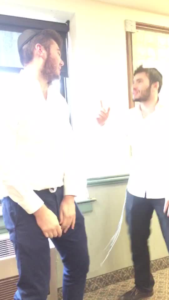 Yeshiva Guys Rapping About Dor Yesharim