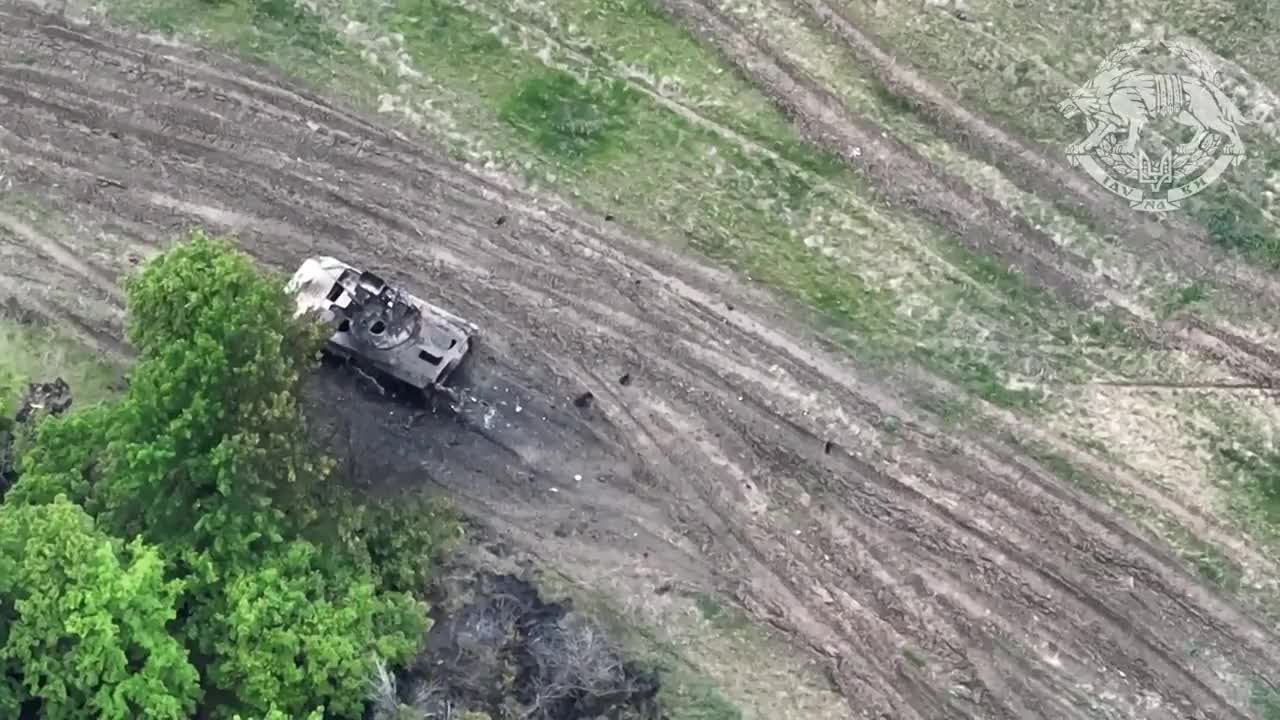 Ukrainian SOF striking a Russian IFV