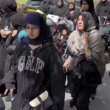 Ισλαμικό χαλιφάτο Βρετανίας: Μαζικός περίπατος γυναικών