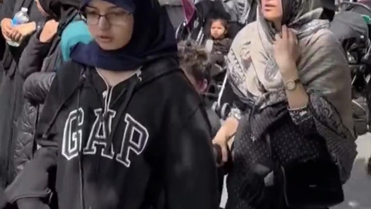 Ισλαμικό χαλιφάτο Βρετανίας: Μαζικός περίπατος γυναικών