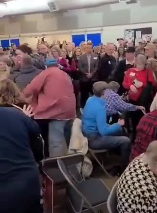 Pro-Palestine protester gets pummeled by Texans after disrupting Texas governor