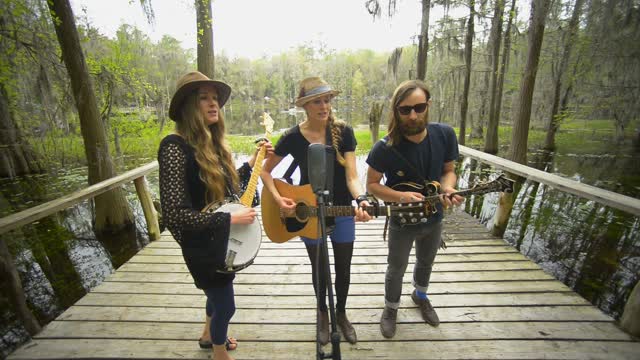 Shook Twins "Back in 15 Minutes" Live Music