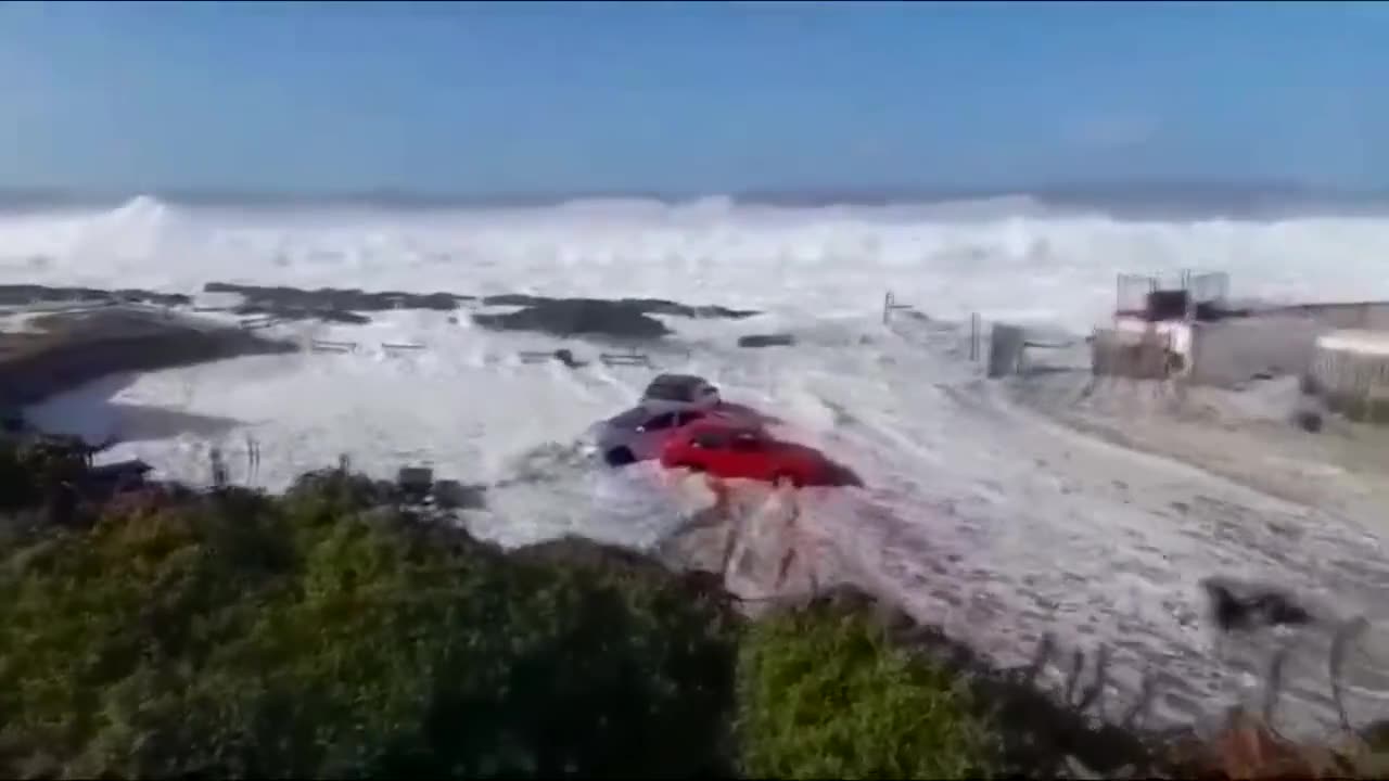 Tsunami Type Waves hit South African Coast - Reloaded from Biological Medicine