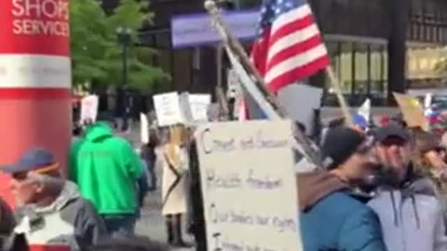 WORKERS IN CHICAGO ILLINOIS WALKING OUT AGAINST THE VACCINE MANDATES