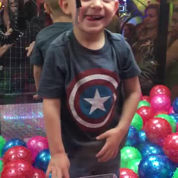 This Claw Machine Prize Is.. A Toddler?
