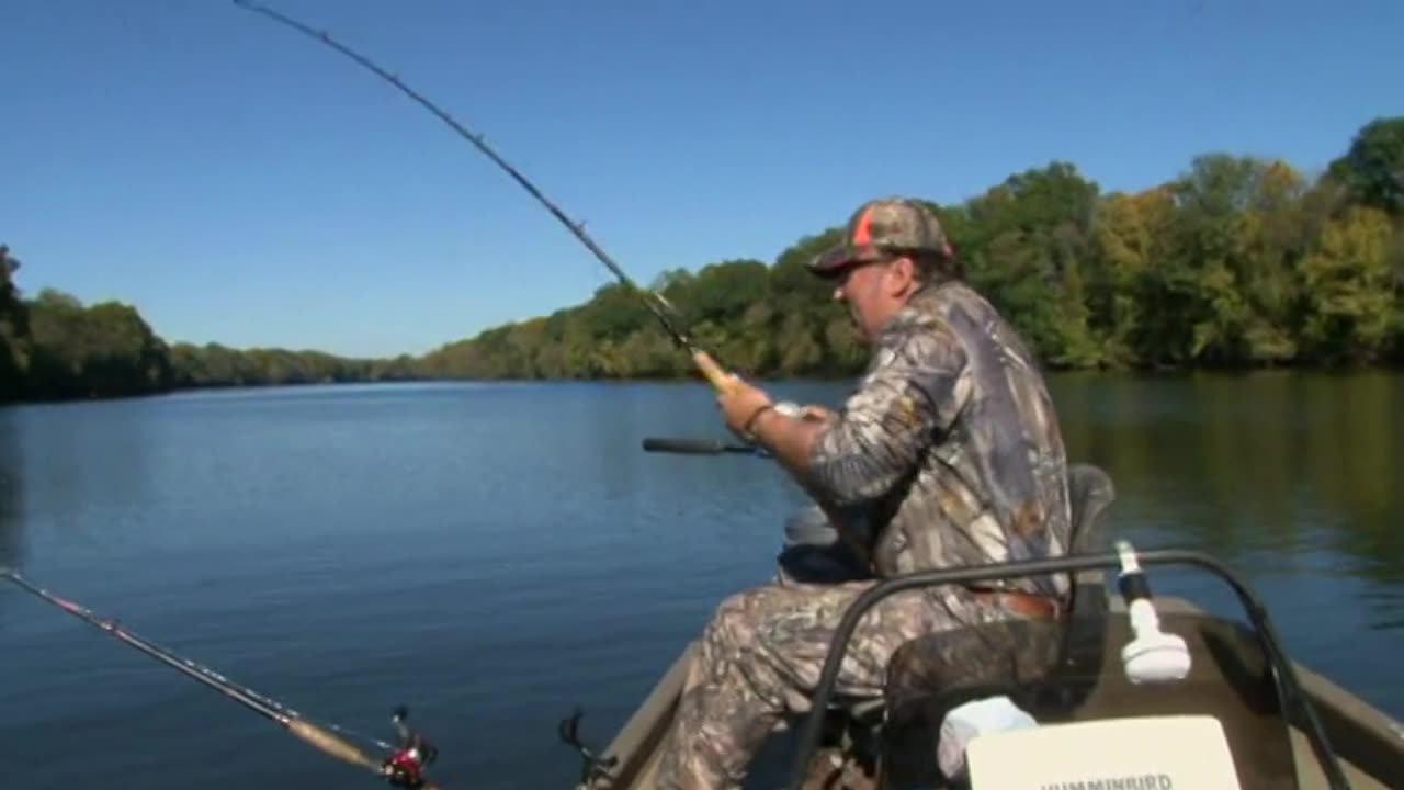 Roger Raglin Catches a 33lb Catfish!