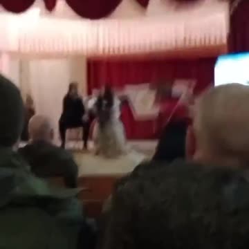 Polina Menshnykh, a singer from Moscow, held a concert for soldiers in the DPR.