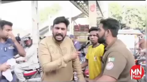 New Viral video of police officer Abusing Anchor and IG punjab😂 #IGPunjab