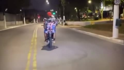 Bandidos tirando onda da Policia Militar