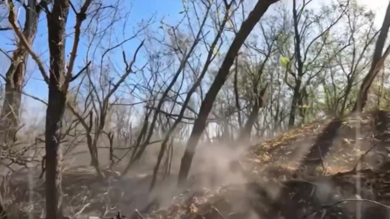 Ukrainian Soldiers Moving into Russian Trenches Near Toretsk(Incredible Combat Footage)