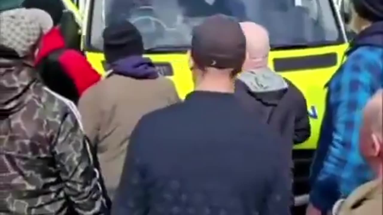 English Tenants were removed for migranst locals residents remove the Migrents