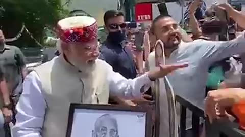 PM Modi accepted the photo made by girl