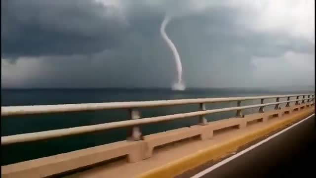 Videos captan paso del huracán Gonzalo por Centroamérica