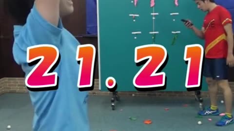 Guy Loses Ping Pong Balloon Smash Challenge—Overconfidence or Lack of Focus? 🏓🎈🎯